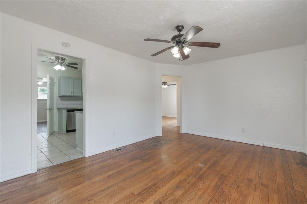 514 E Rickenbacker Drive Property Photo 4