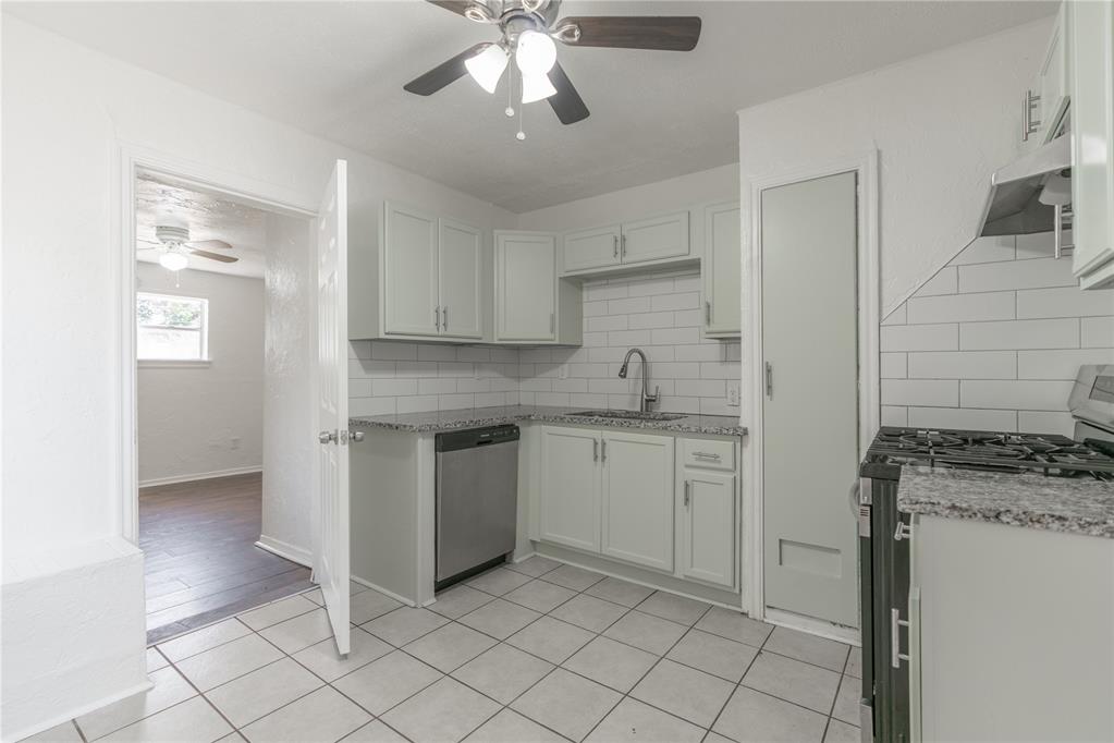 514 E Rickenbacker Drive Property Photo 6