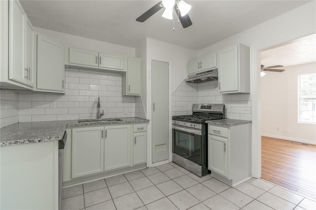 514 E Rickenbacker Drive Property Photo 9