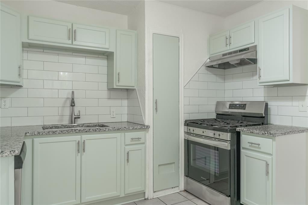 514 E Rickenbacker Drive Property Photo 10