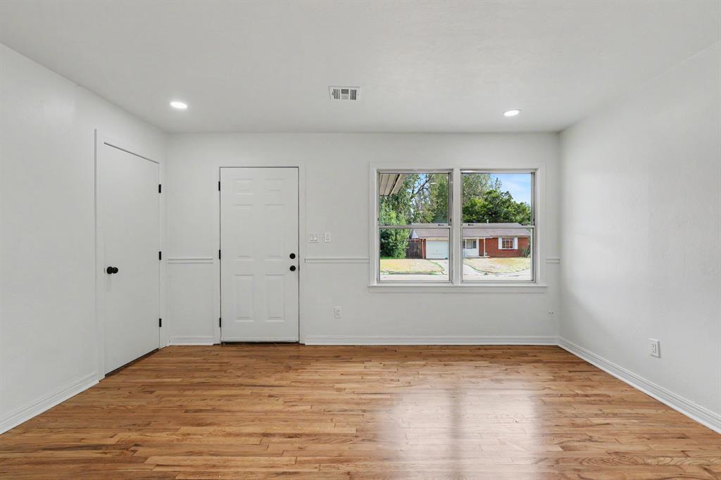 1727 N Sapulpa Avenue Property Photo 2