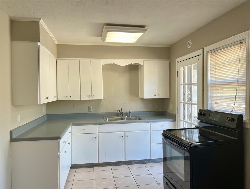 3029 W Fairfield Avenue Property Photo 3