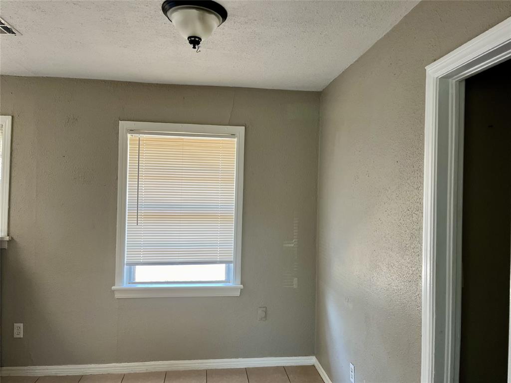 3029 W Fairfield Avenue Property Photo 9