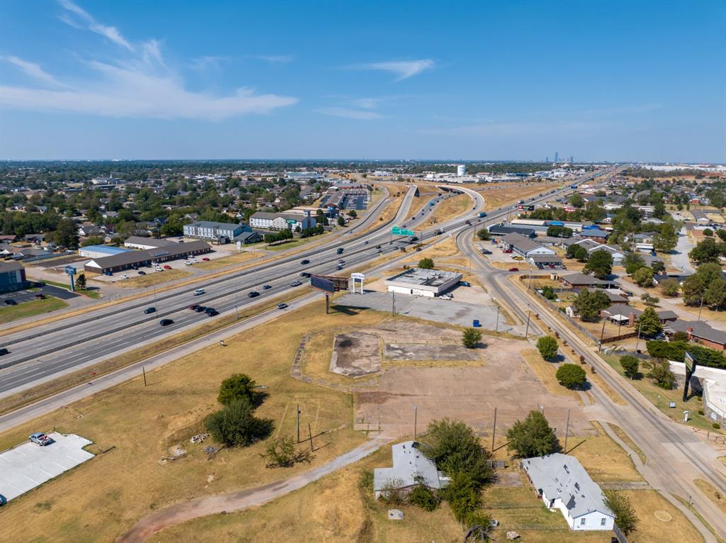1711 N Broadway Avenue Property Photo 8