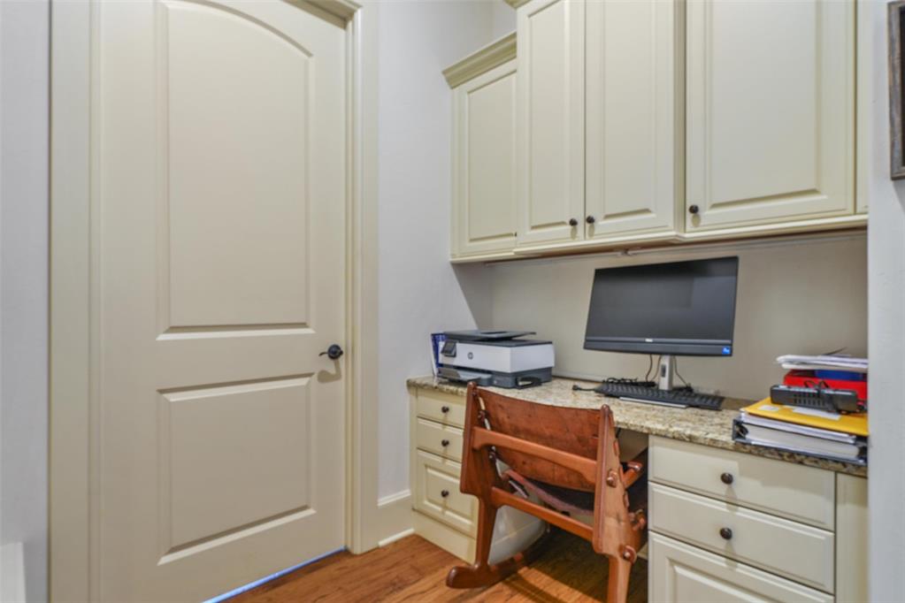 1703 Windsor Place Property Photo 24