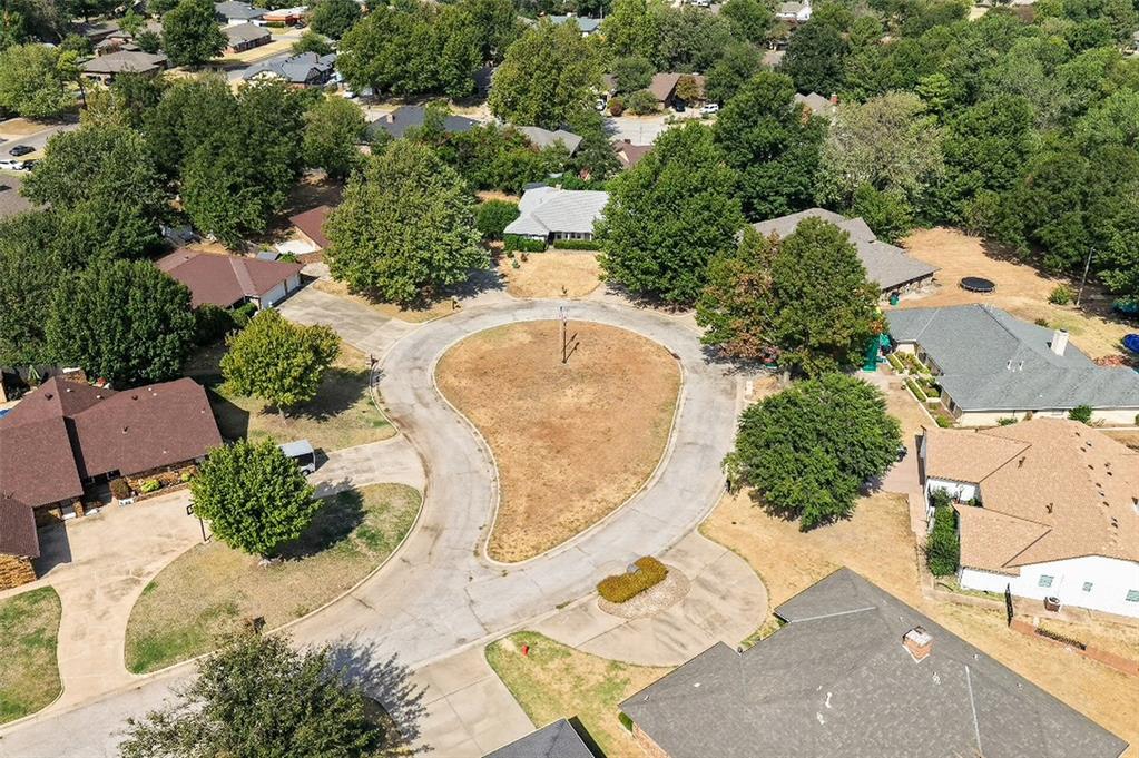 9909 S Allen Drive Property Photo 3