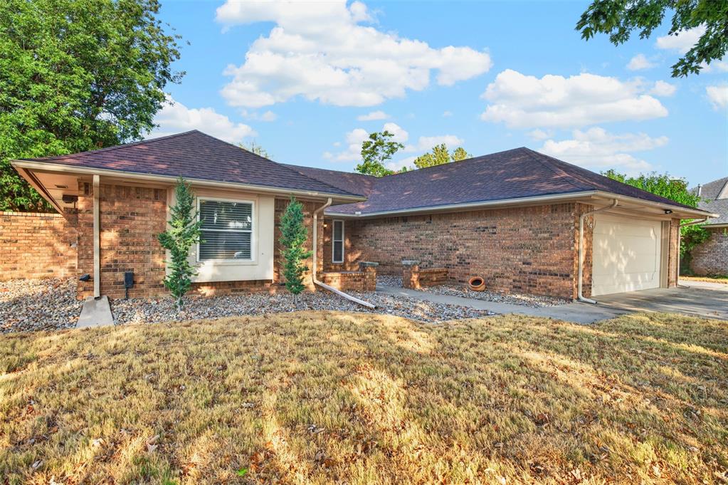 9909 S Allen Drive Property Photo 5