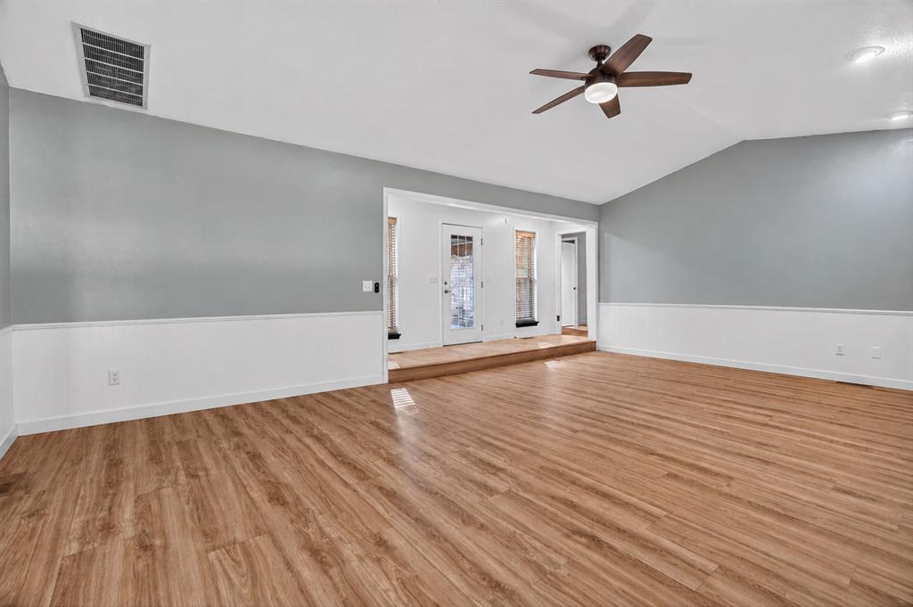 9909 S Allen Drive Property Photo 11