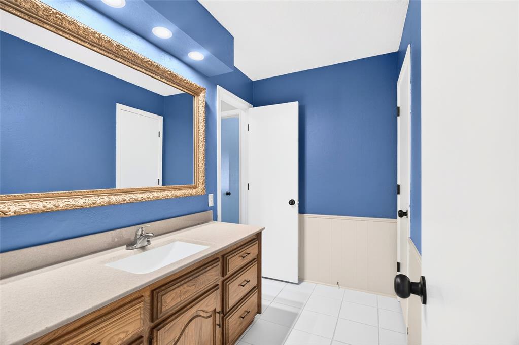9909 S Allen Drive Property Photo 22