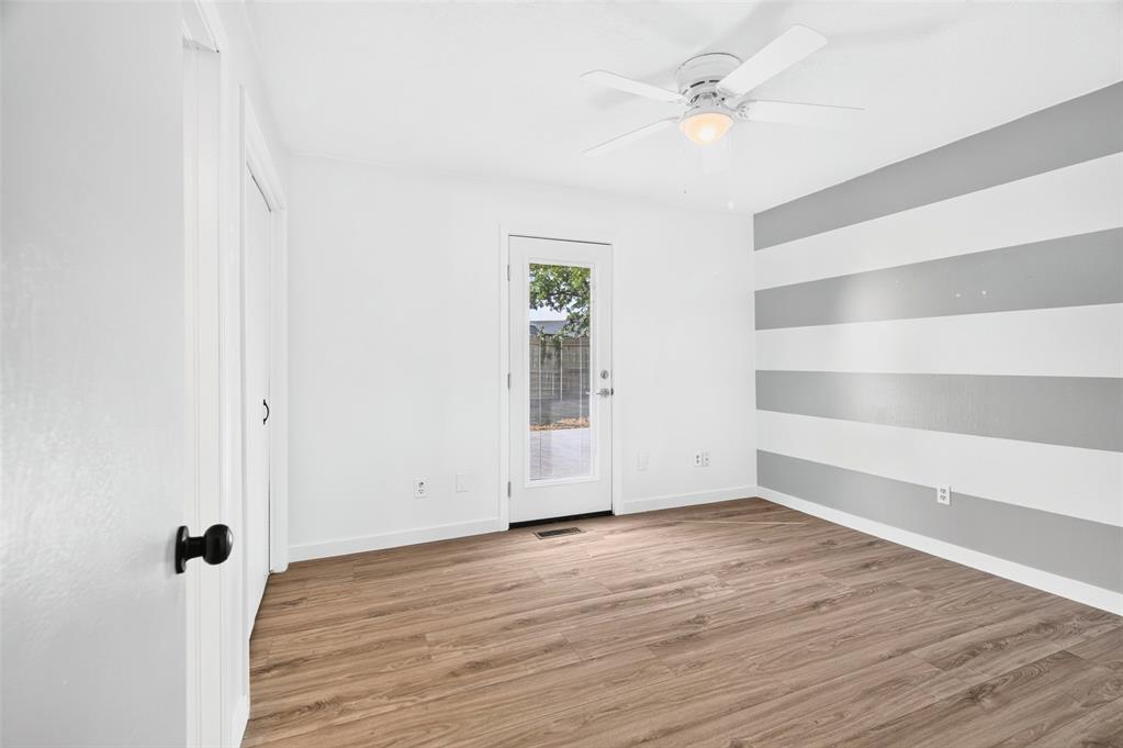 9909 S Allen Drive Property Photo 24