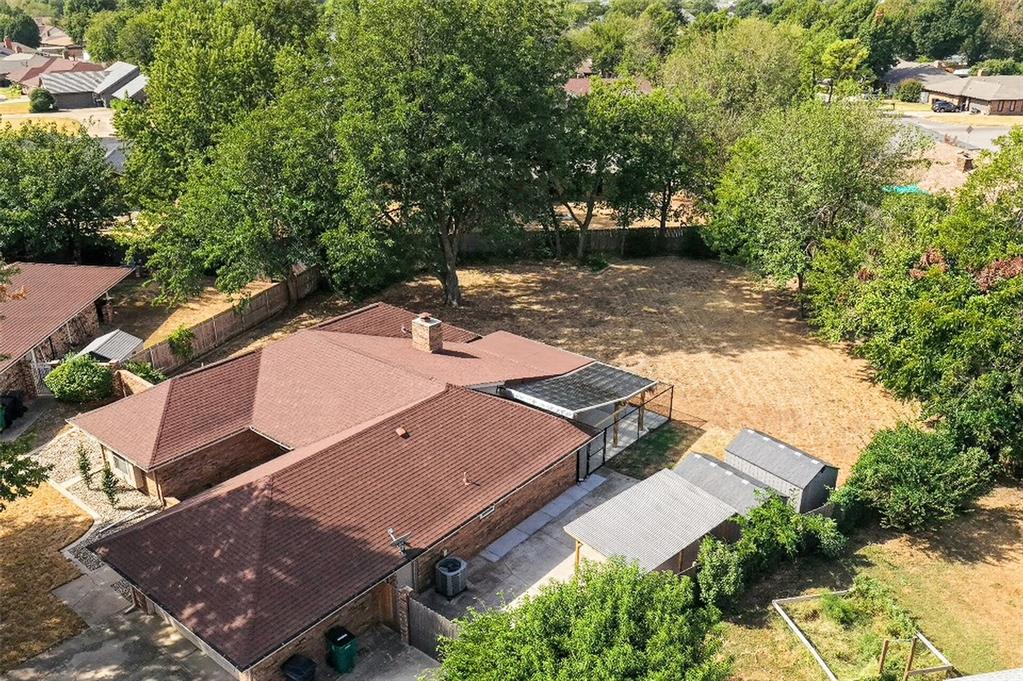 9909 S Allen Drive Property Photo 32