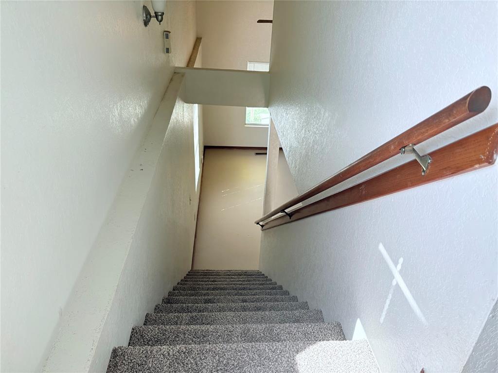 3200 Ridgecrest Court Property Photo 2