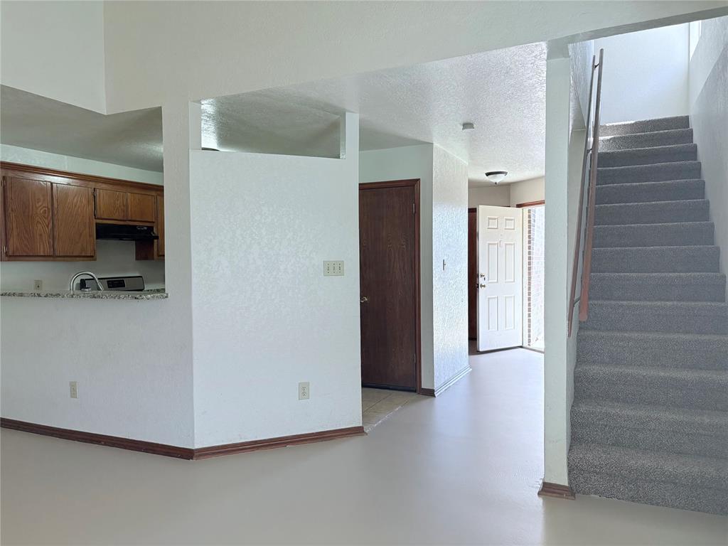 3200 Ridgecrest Court Property Photo 5