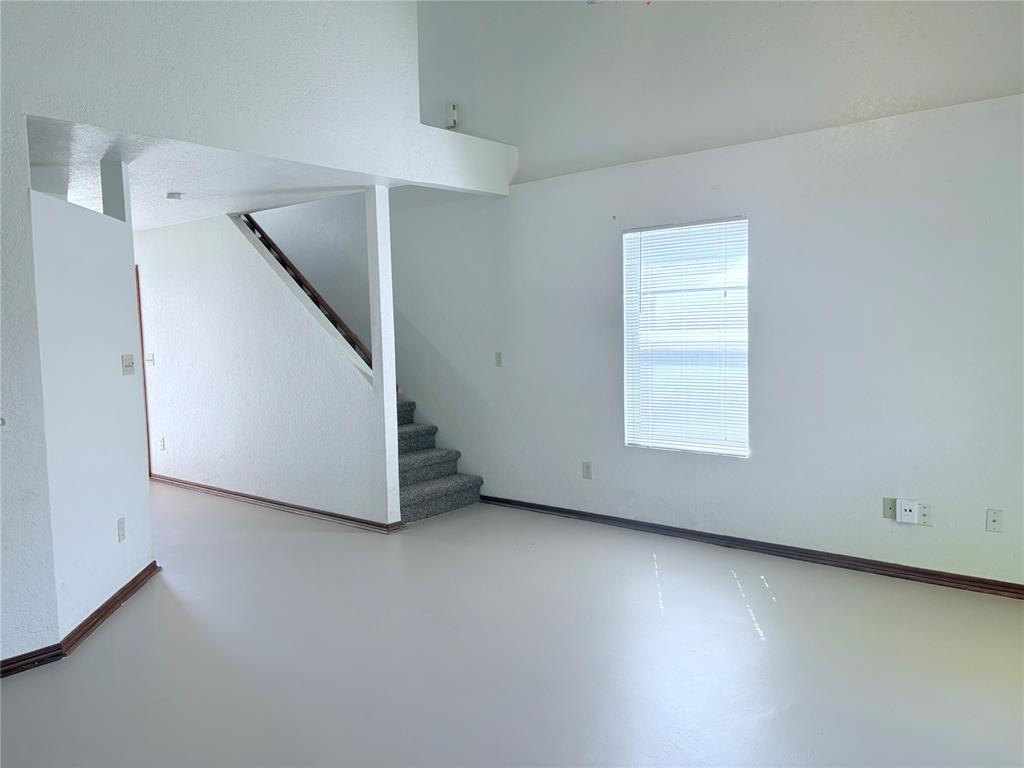 3200 Ridgecrest Court Property Photo 7