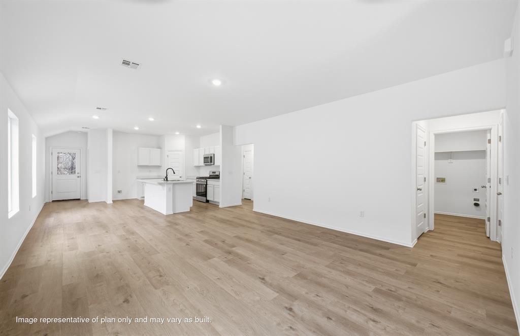1115 Saddle Drive Property Photo 2