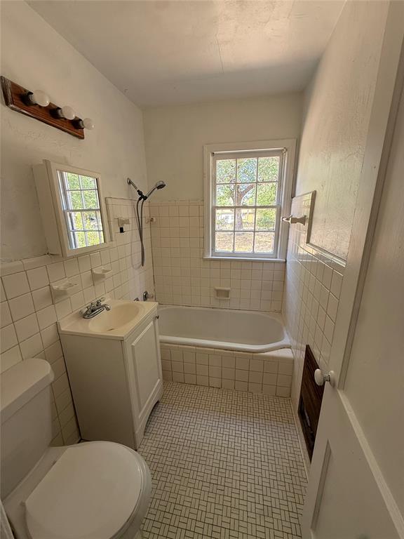 2049 Ne 17th Street Property Photo 11