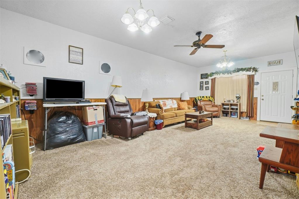 423 N Lowe Street Property Photo 8