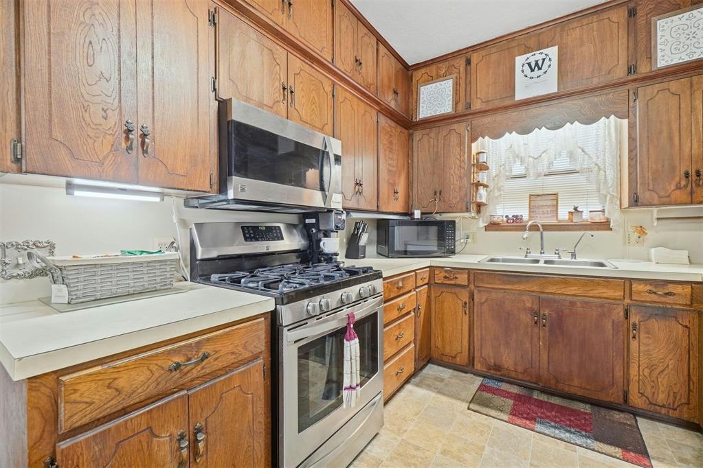 423 N Lowe Street Property Photo 9