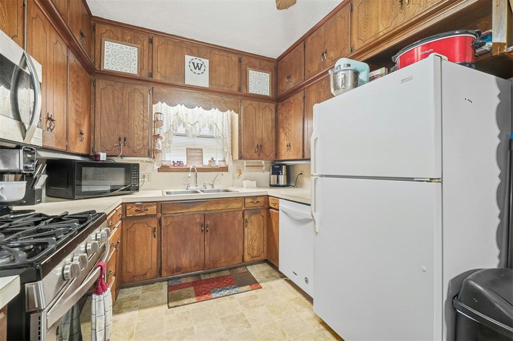 423 N Lowe Street Property Photo 11