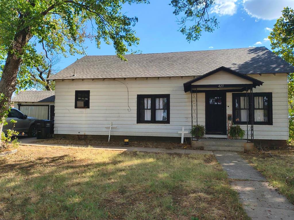 423 W Ponjo Avenue Property Photo 1