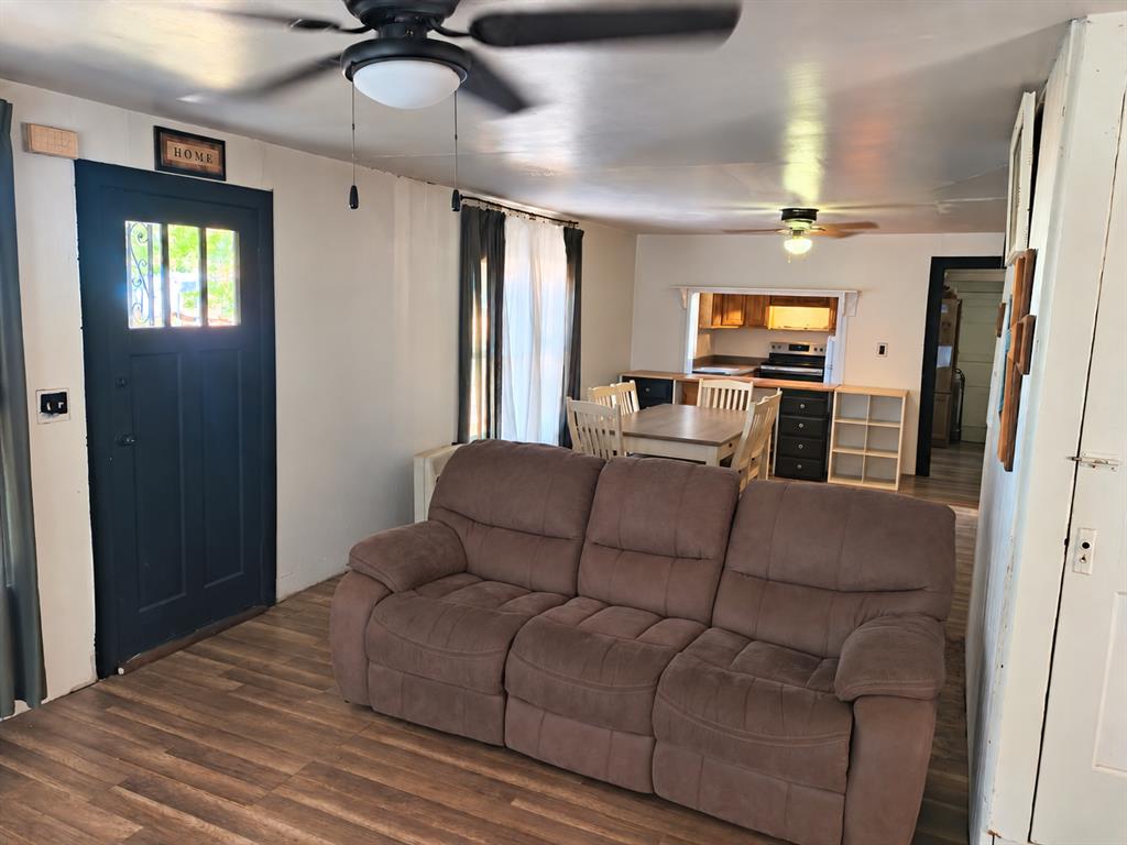 423 W Ponjo Avenue Property Photo 6