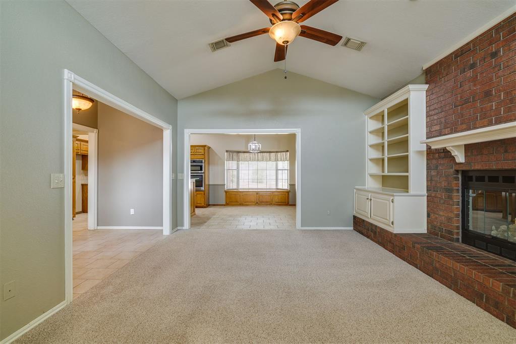 10013 Forest Lane Property Photo 8