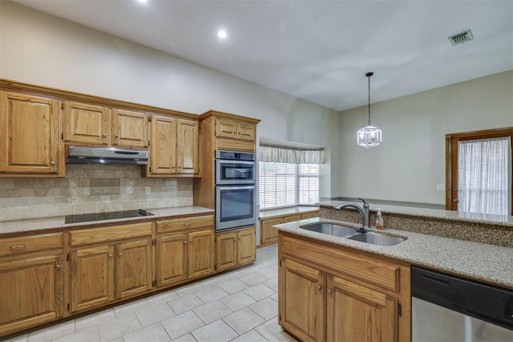 10013 Forest Lane Property Photo 18