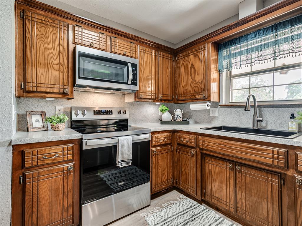 10125 Denise Road Property Photo 6