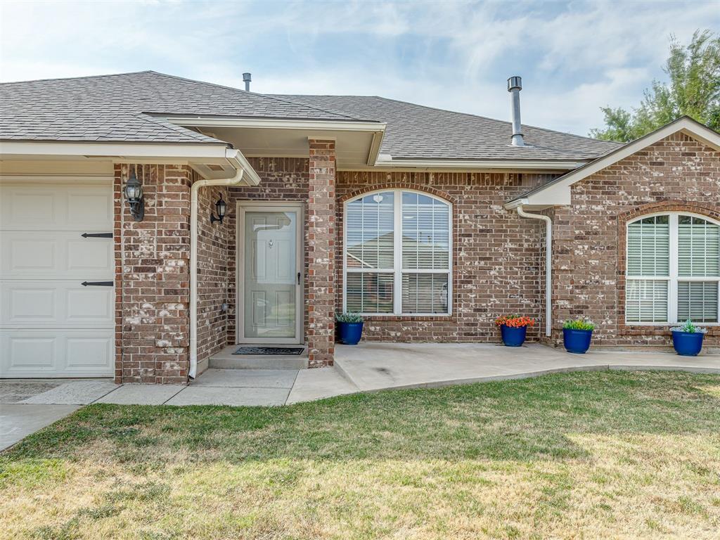2200 Scissortail Landing Drive Property Photo 2