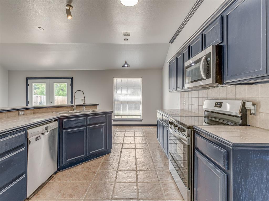 2200 Scissortail Landing Drive Property Photo 9