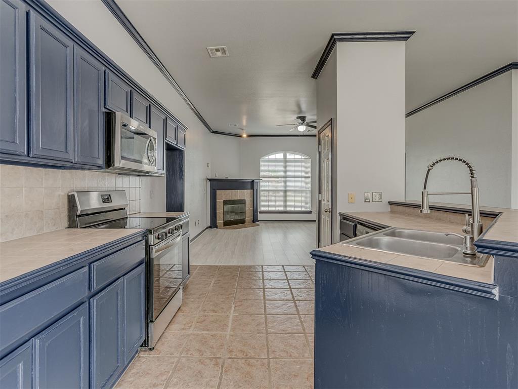 2200 Scissortail Landing Drive Property Photo 11