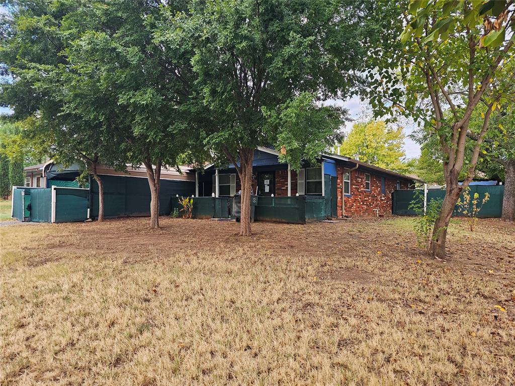 1417 S East Avenue Property Photo 1