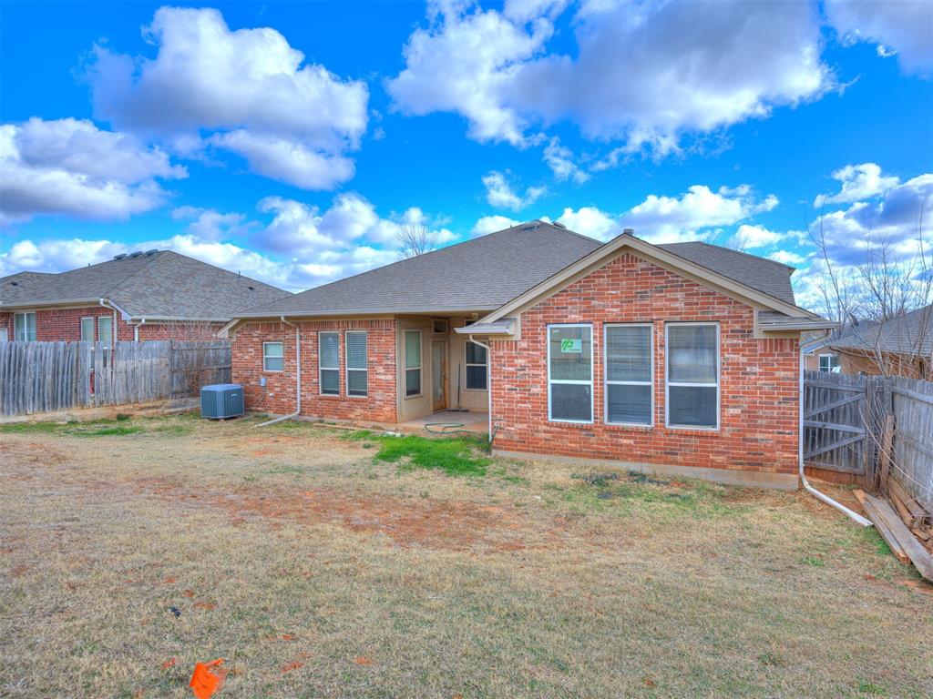 312 Lone Oak Drive Property Photo 6
