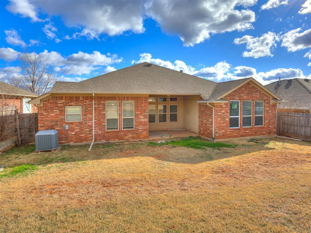 312 Lone Oak Drive Property Photo 7