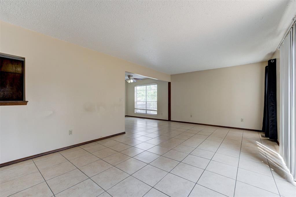 6000 W Hefner Road Property Photo 6