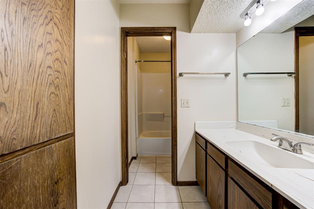 6000 W Hefner Road Property Photo 18