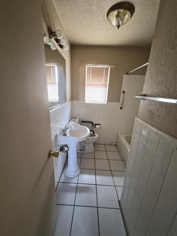 4917 Nw Lindy Avenue Property Photo 4
