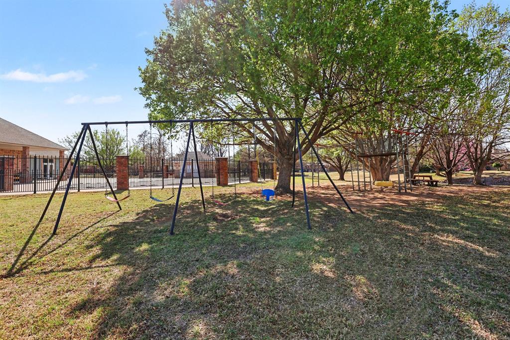 520 W Greenlea Chase Property Photo 17