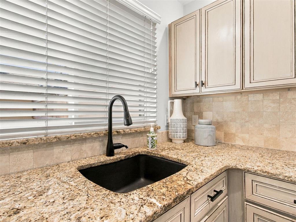 520 W Greenlea Chase West Property Photo 7