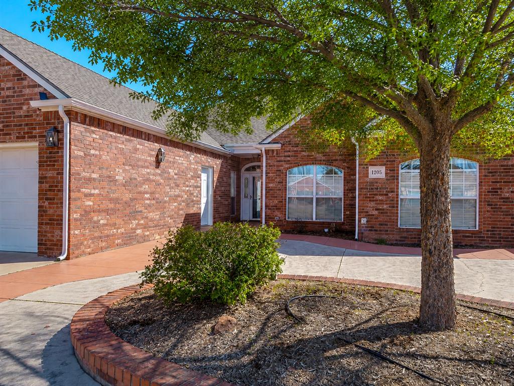 1205 Regency Court Property Photo 33