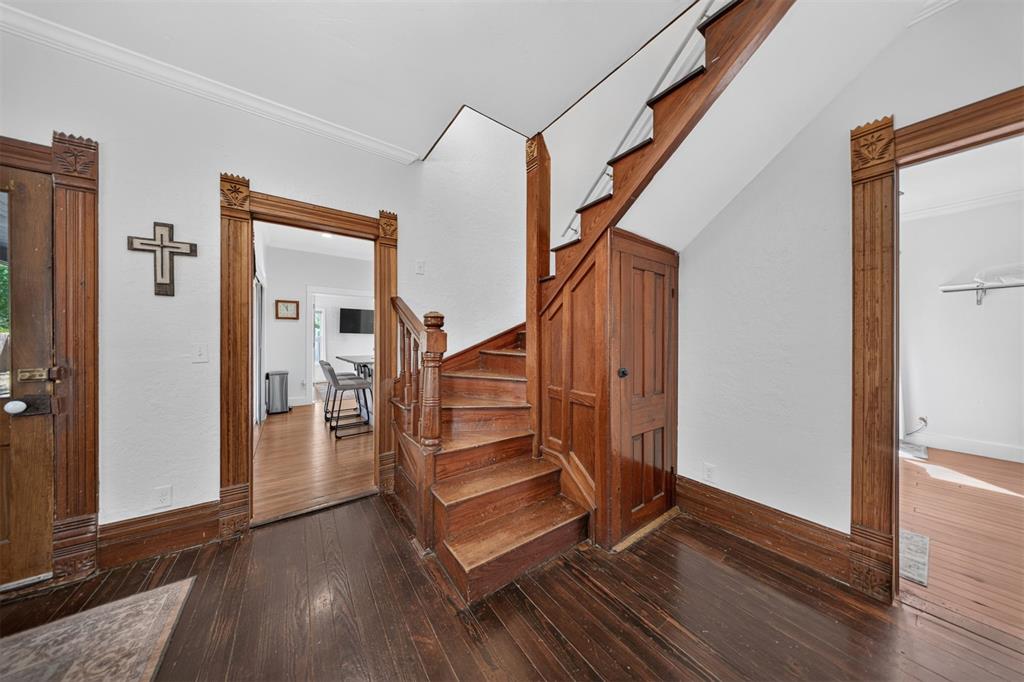 1109 S Main Street Property Photo 5
