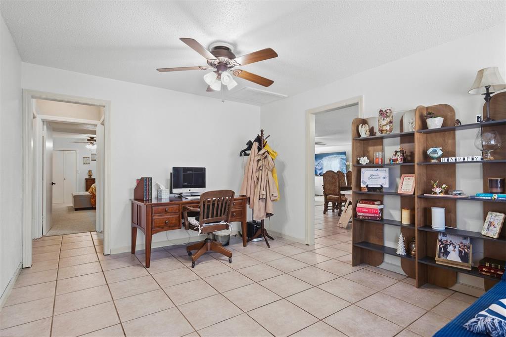 221 S Walnut Street Property Photo 3