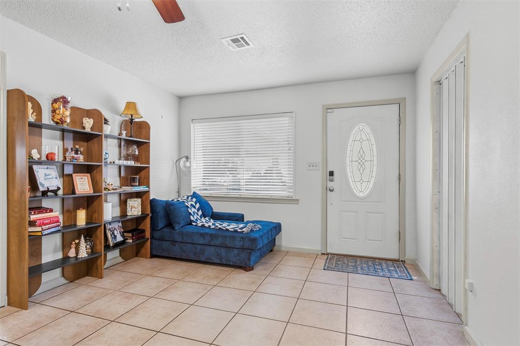 221 S Walnut Street Property Photo 4