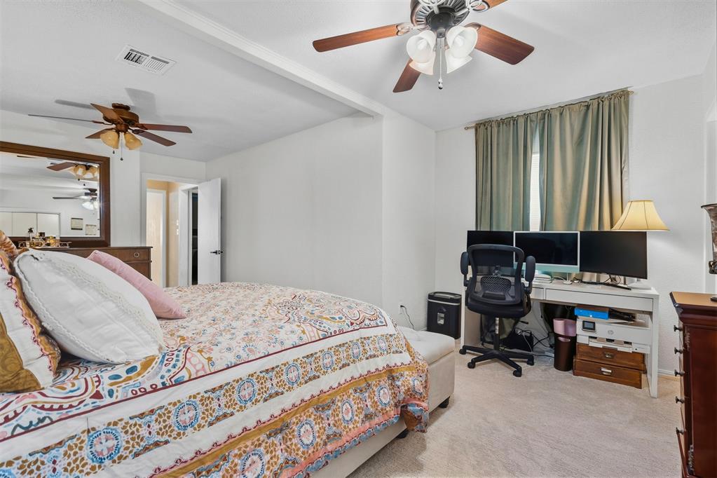 221 S Walnut Street Property Photo 16