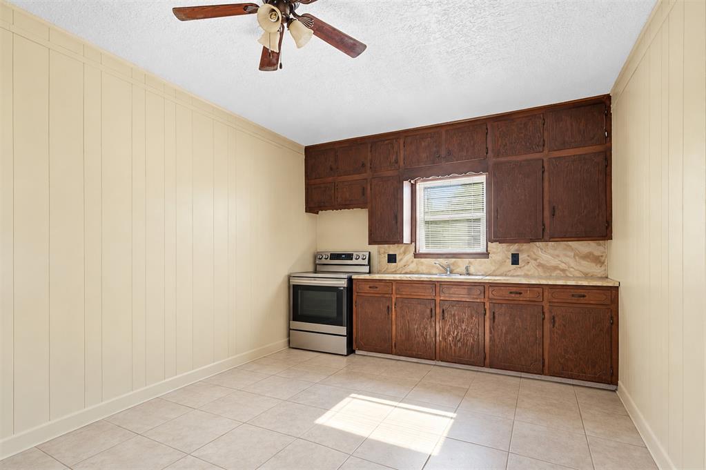 221 S Walnut Street Property Photo 32