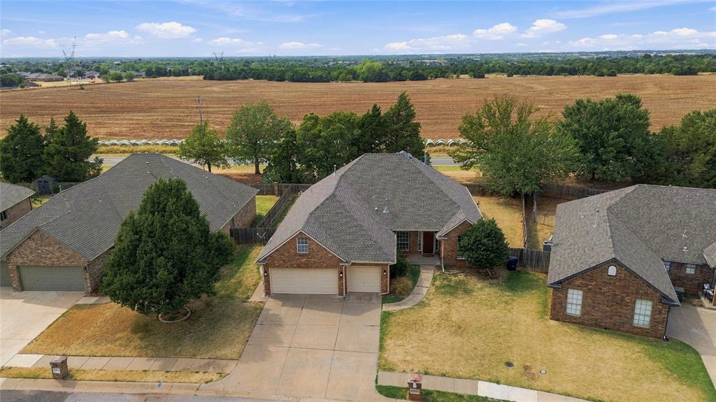 21633 Long Trail Property Photo 5