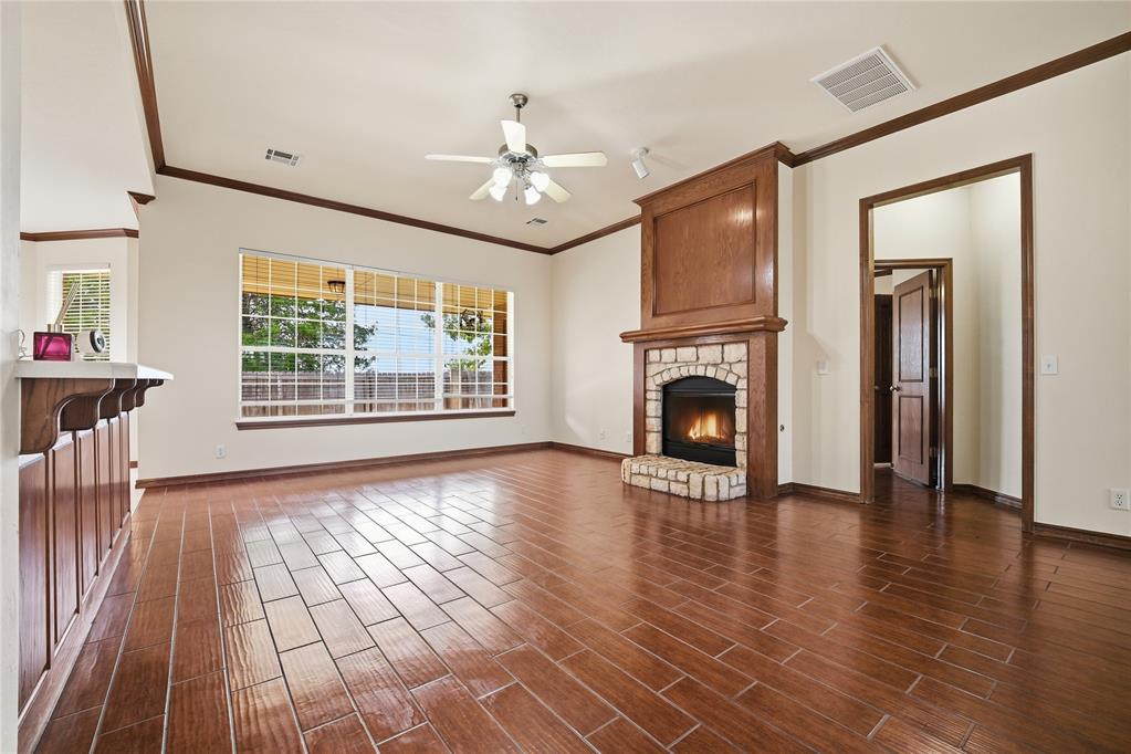 21633 Long Trail Property Photo 7