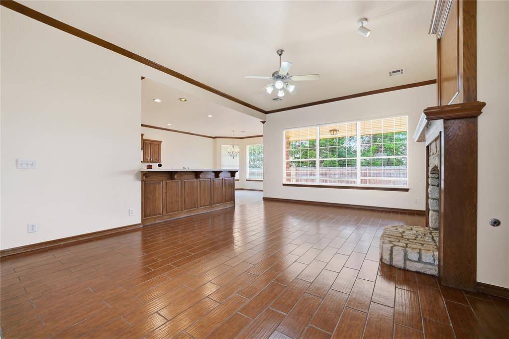 21633 Long Trail Property Photo 9