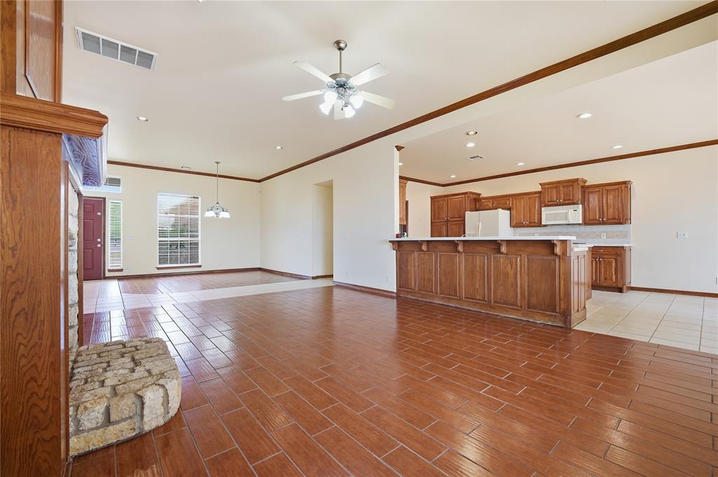 21633 Long Trail Property Photo 11