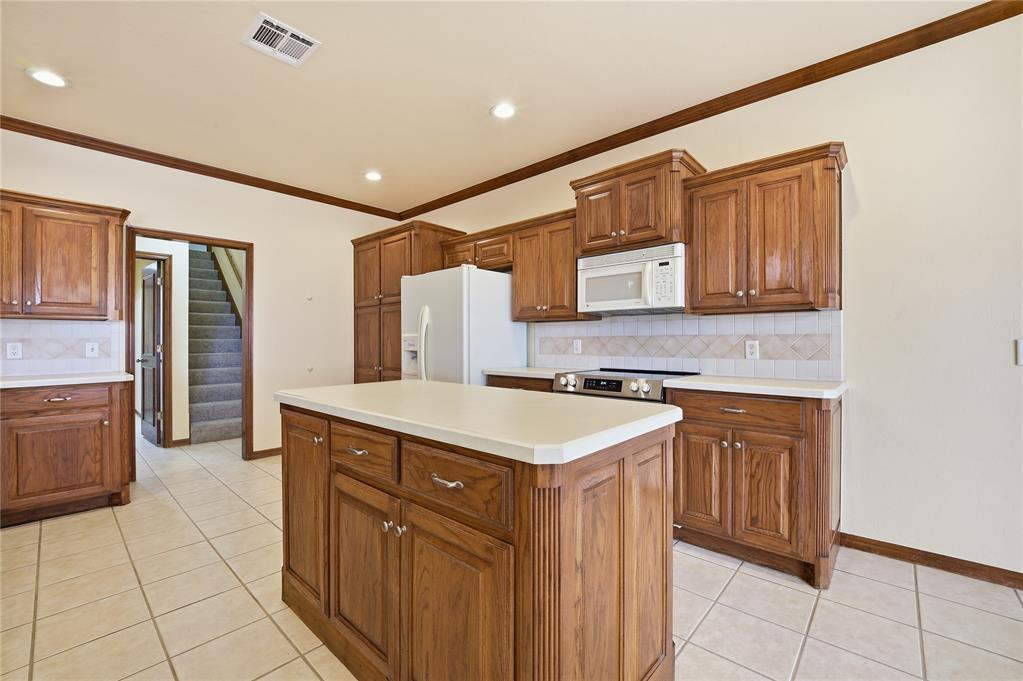 21633 Long Trail Property Photo 15
